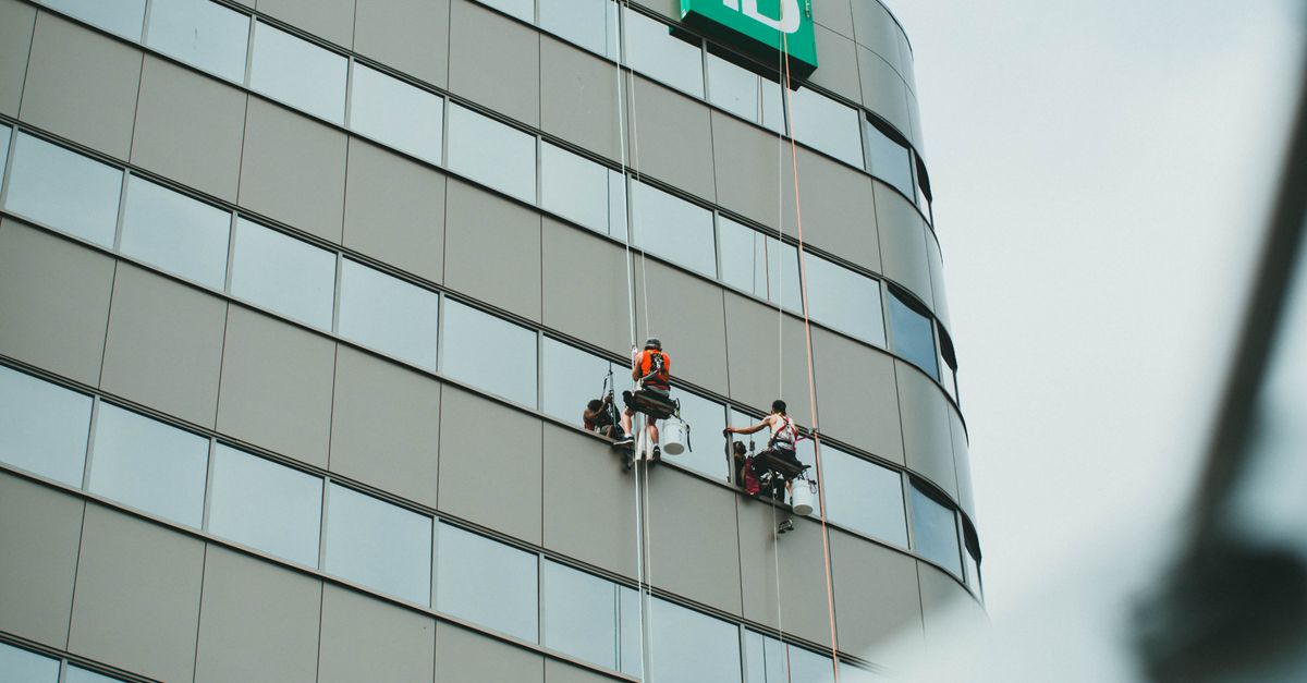 Benefits of Regular Window Cleaning Maintenance for Perth Businesses