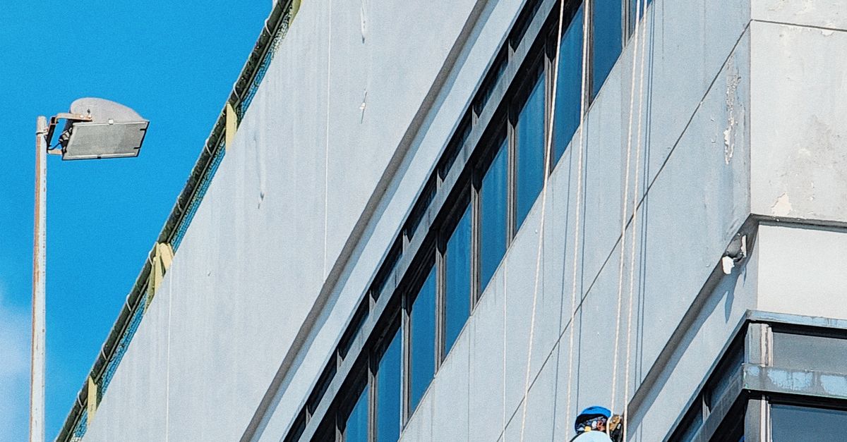 Comparing Biodegradable Chemicals for Commercial Window Cleaning