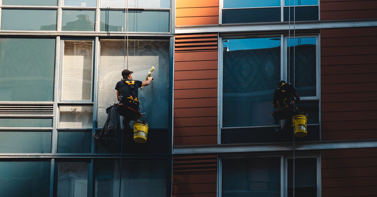 Comparing Rope Access vs. Crane Use for High-Rise Window Cleaning
