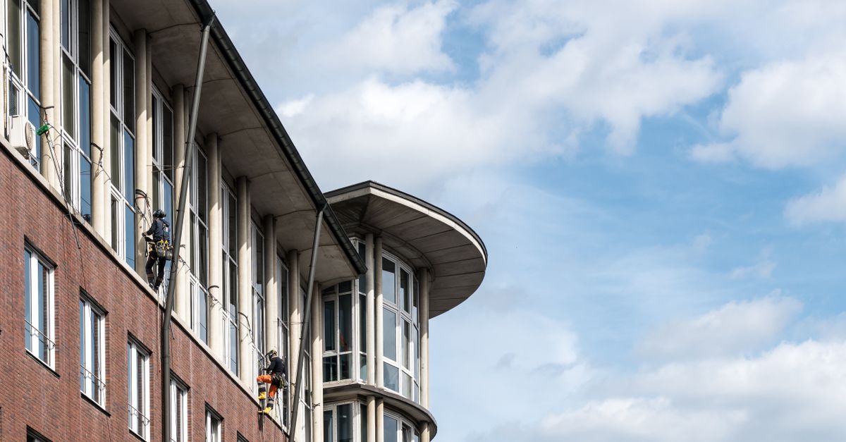 Compliance Checklists for Occupational Health and Safety in the Window Cleaning Industry