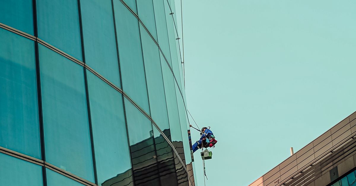 Essential Fall Protection Equipment for Window Cleaning Technicians