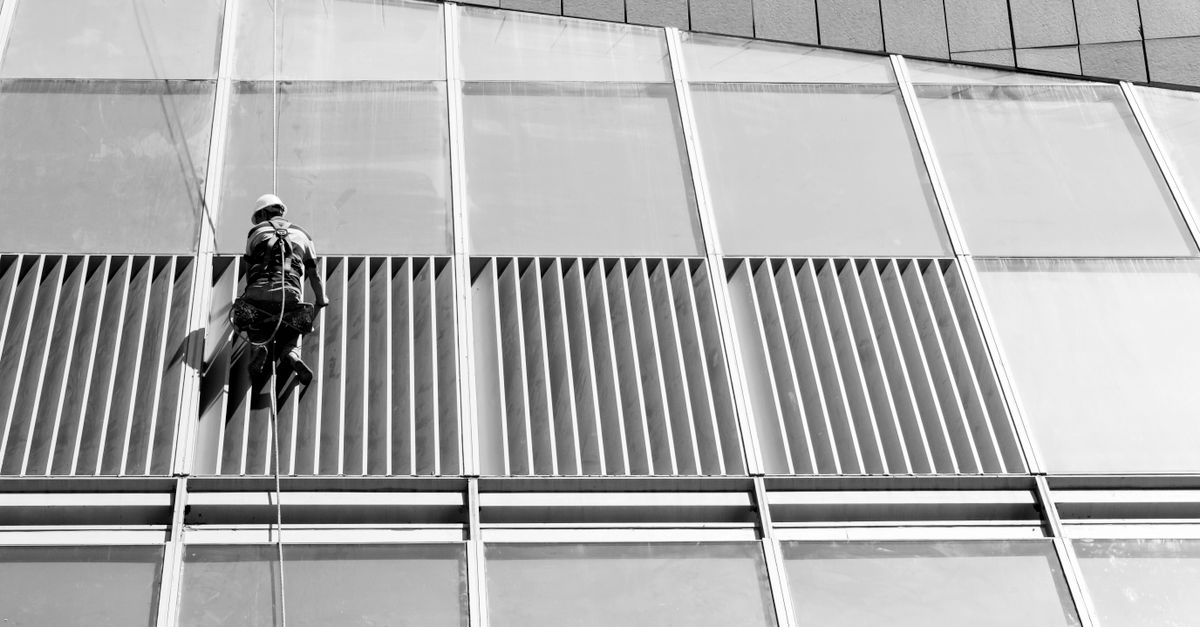 Managing Hazards in Commercial Window Cleaning Environments