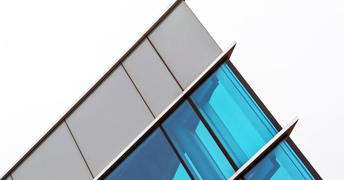 Techniques for Achieving Streak-Free Windows with a Ladder