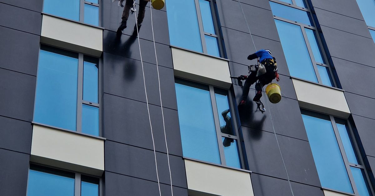 Training Programs for High-Rise Window Cleaning: What You Need to Know